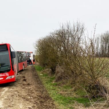 Bergung eines Gelenkbusses