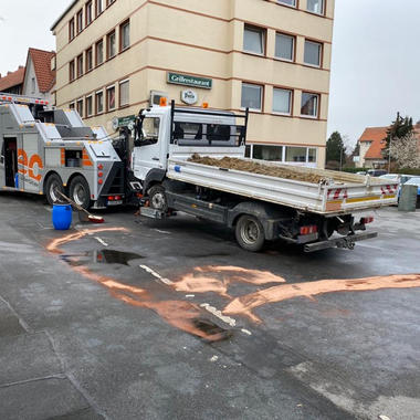 Abschleppen eines Mercedes Atego nach Unfall