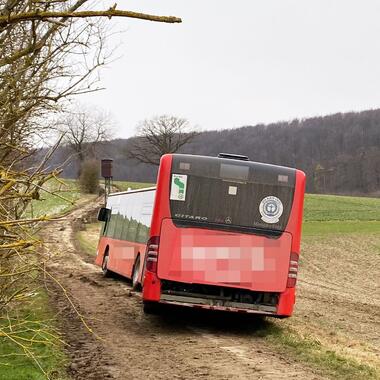 Bergung eines Gelenkbusses