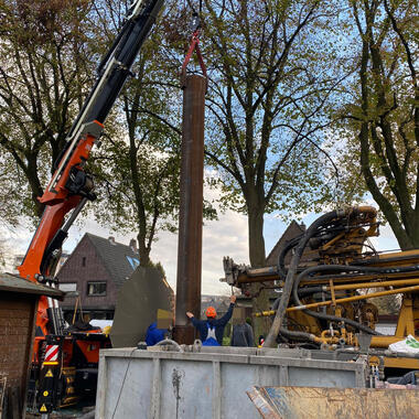 Die engen Platzverhältnisse auf der Baustelle sind für den Jekko JF 990 kein Problem