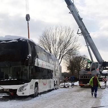 Bergung eines Reisebusses