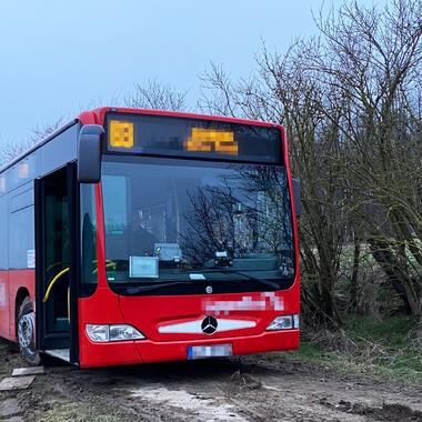 Bergung eines Gelenkbusses