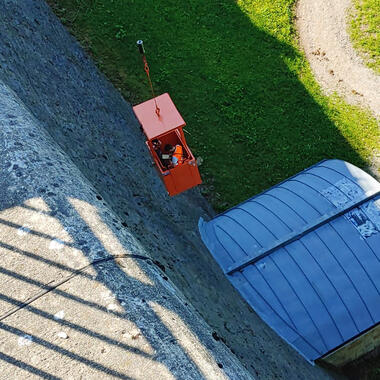 Wartung einer Sperrmauer