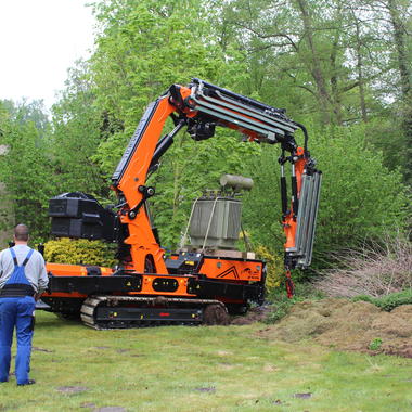 Trafo auf der Transportplattform des Kran