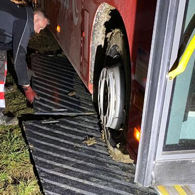 Bergung eines Gelenkbusses