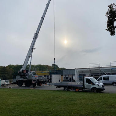 Unterstützung bei der Vordachmontage