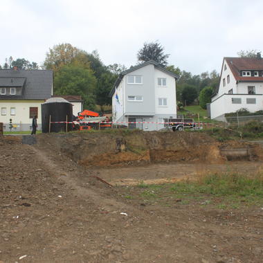 Blick von unten auf die Straße