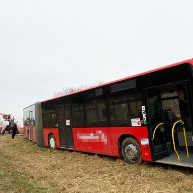 Bergung eines Gelenkbusses