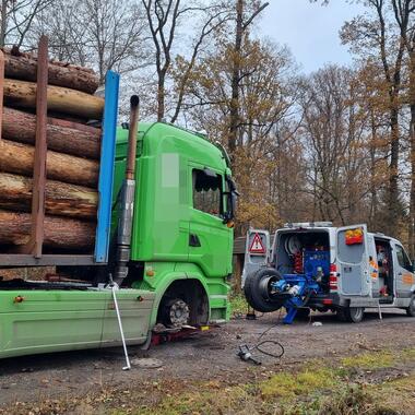 mobiler LKW Reifenservice auch im Wald