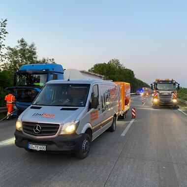 Die Fahrbahn wurde durch die Autobahnmeisterei gereinigt