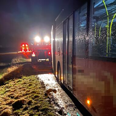 Bergung eines Gelenkbusses