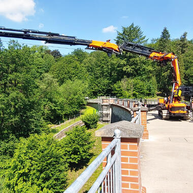 Wartung einer Sperrmauer