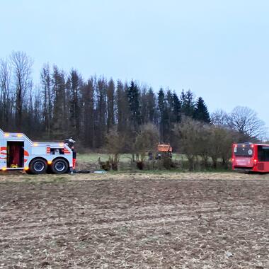 Bergung eines Gelenkbusses