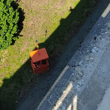 Wartung einer Sperrmauer