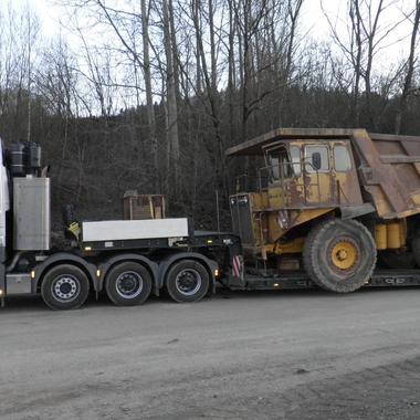 Faun Muldenkipper "hängend" transportiert